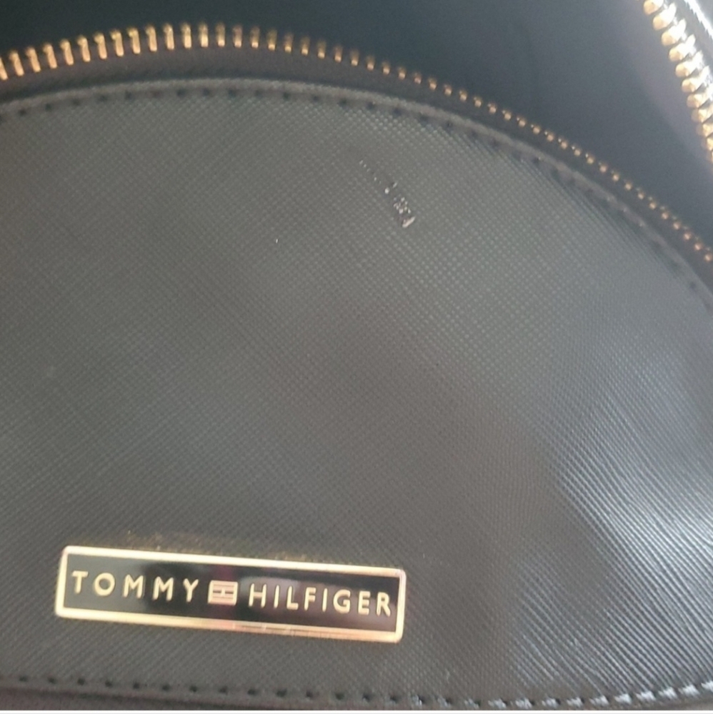 Tommy Hilfiger small faux leather backpack - black - Picture 10 of 11